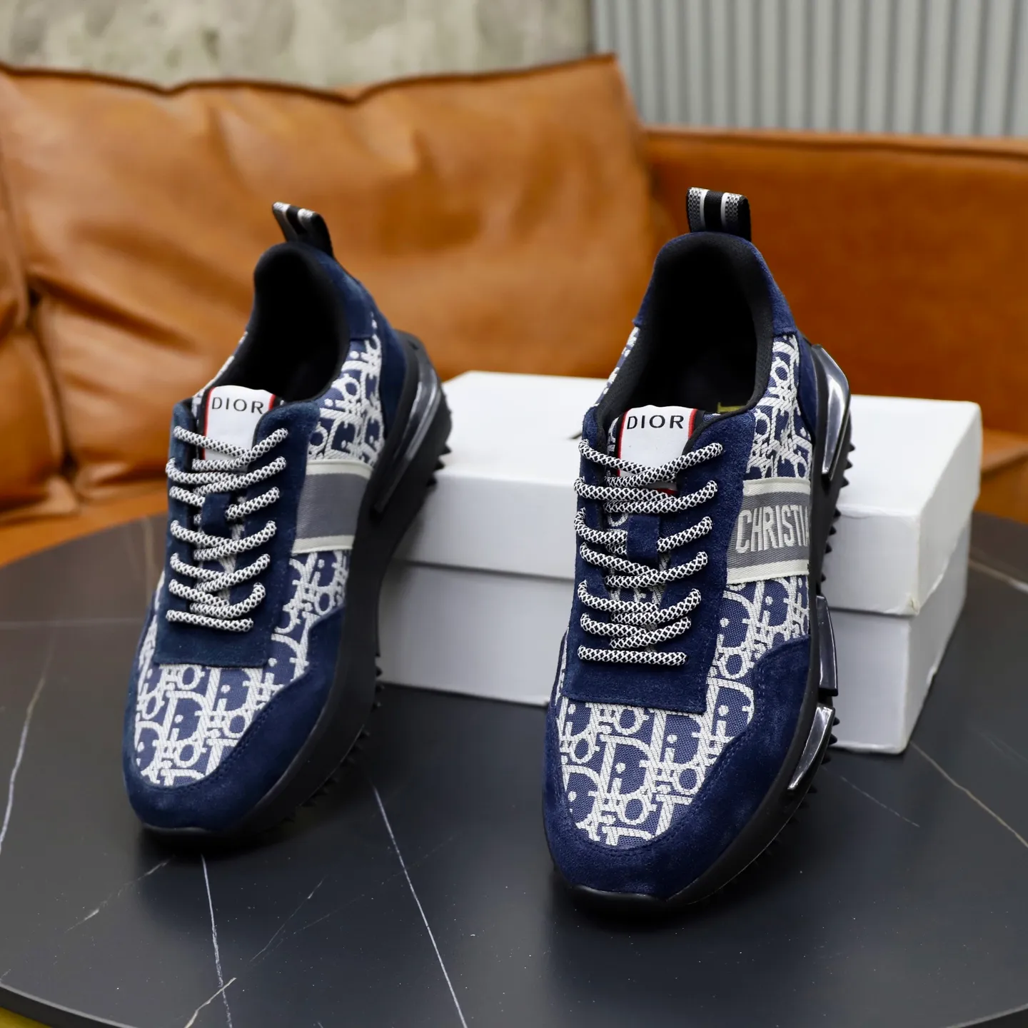 Ex-factory price: 442💰🙅‍♂️🙅‍♂️🙅‍♂️ Brand: Dior DIOR Standard code: 38-44 (45 customized) Grade: Same as the official website Material: Original cowhide material spliced with brand cloth Comfortable and breathable lining Lightweight and wear-resistant sports outsole Style category: Men's fashion casual shoes Running sports shoes Distinguished luxury brand elements Top luxury color: actual picture color